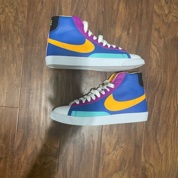 Nike Blazers - Picture 2 of 3
